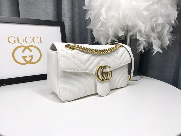 激安グッチバッグコピー背面デザイン